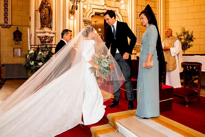 La boda de María con un vestido sencillo