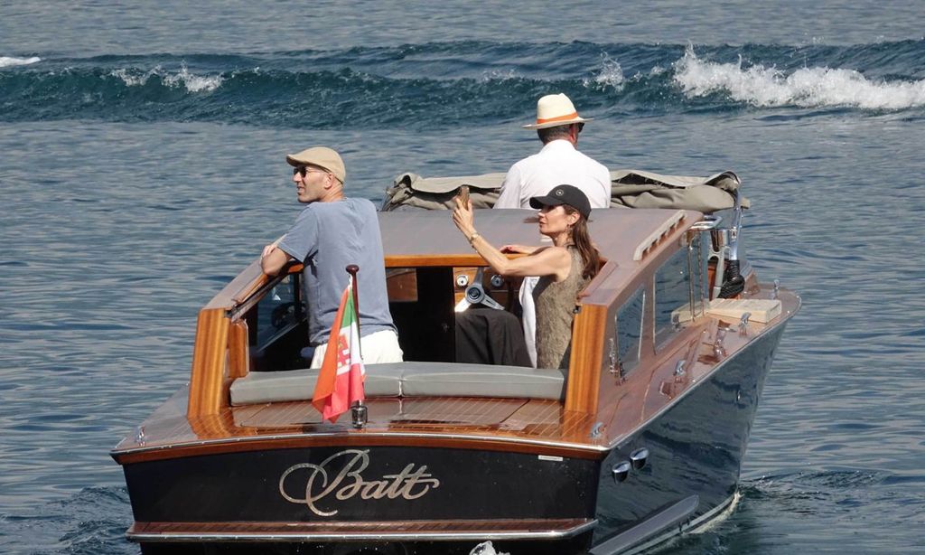 Hola 4011 Zidane con su mujer en el lago de Como