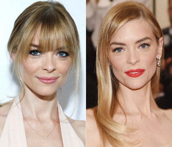 Jaime King 'juega' con su flequillo y se lo pone de lado para transformar su coleta messy en una melena lisa y sofisticada. Lo mismo sucede con el maquillaje, los labios rojos potencian aun más su look.
