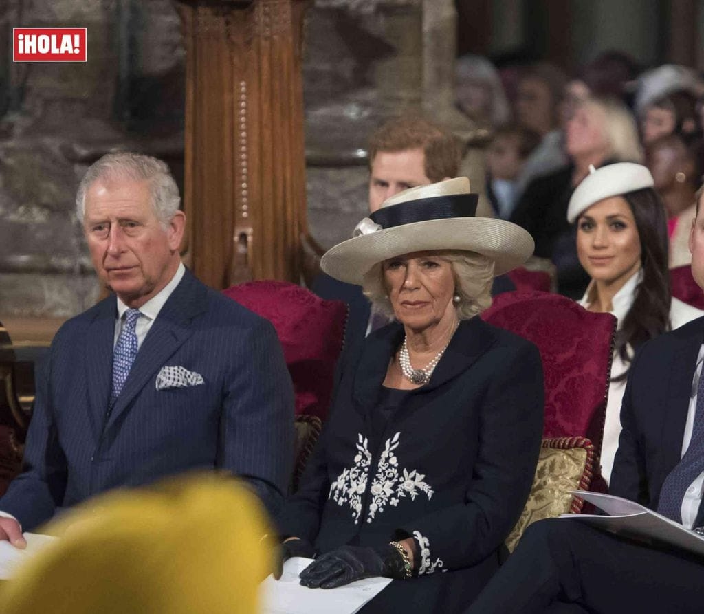Carlos III, Camilla, Harry y Meghan Markle