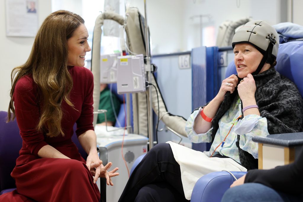 Kate visitó la sala donde los pacientes están recibiendo su tratamiento.