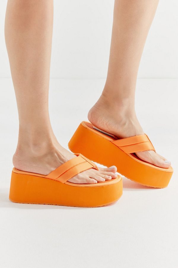 Steve Madden UO Platform Thong Sandals de Urban Outfitters