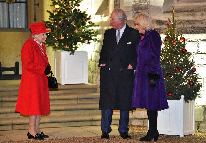 Isabel II con Carlos y Camilla