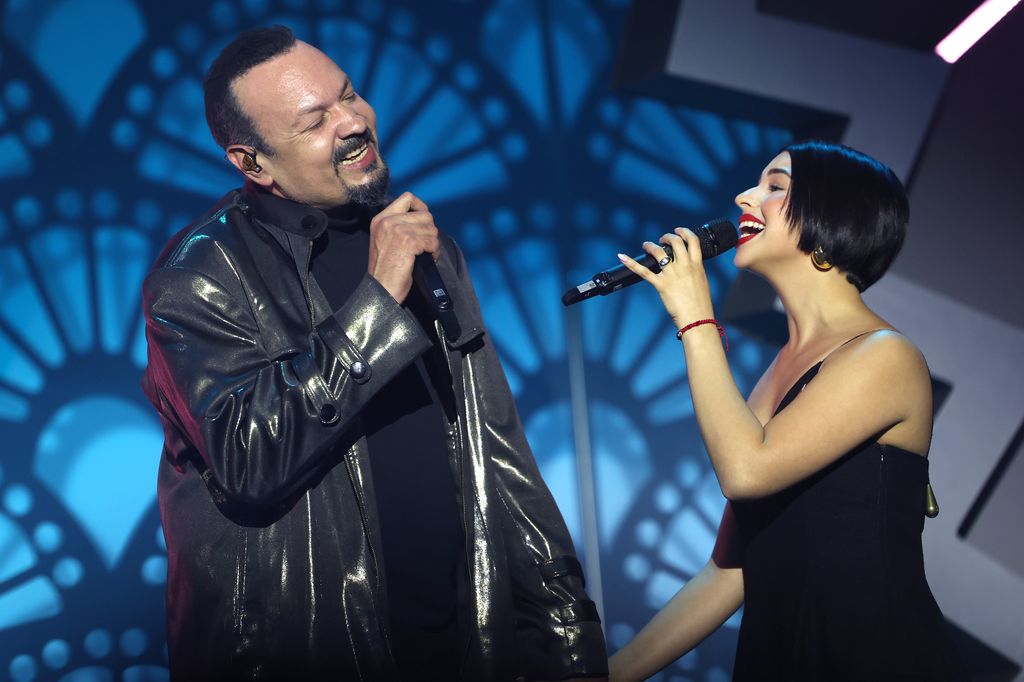 Pepe Aguilar y Ángela Aguilar en la entrega del premio a la persona del año de los Latin Grammy en Sevilla, noviembre 2023