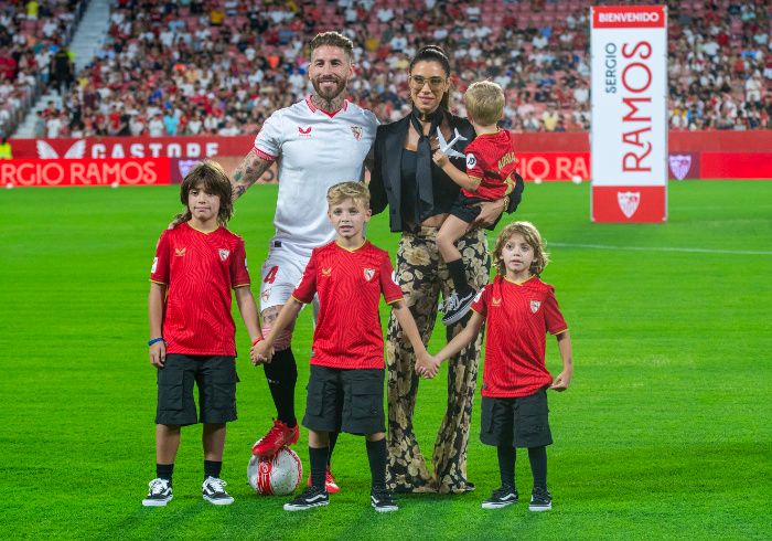 Sergio Ramos y Pilar Rubio con sus hijos