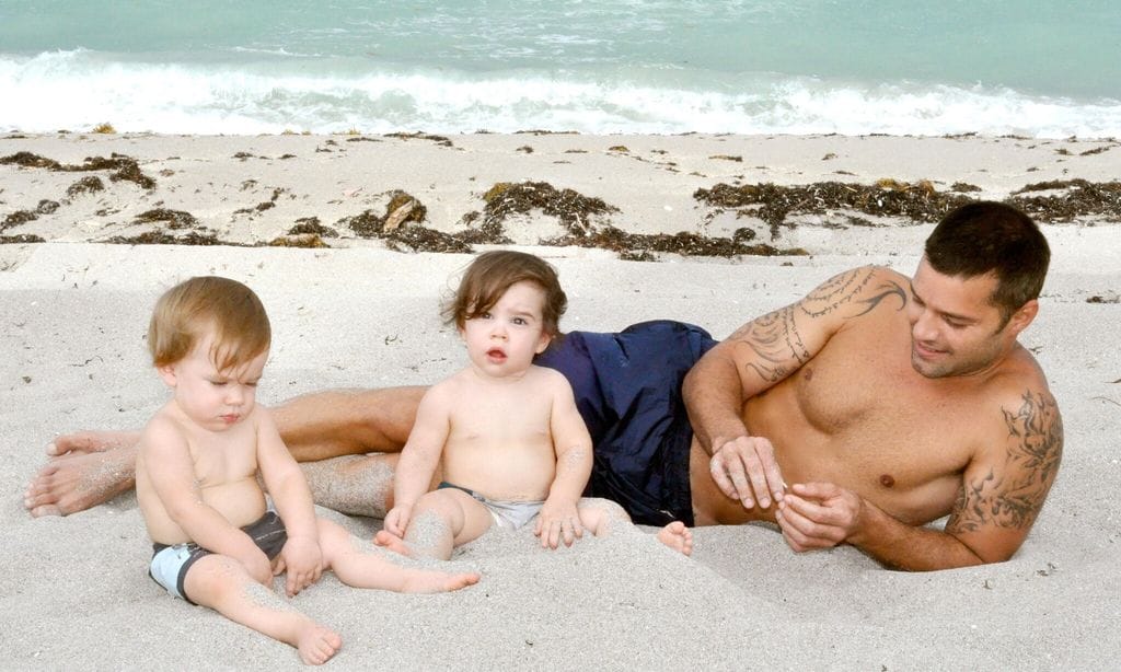 Ricky Martin con sus hijos Valentino y Matteo