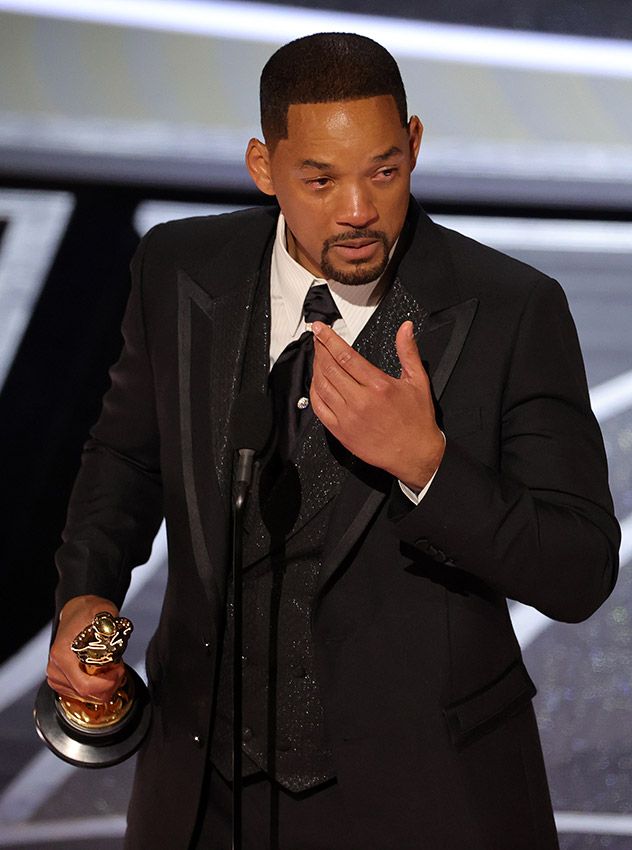 Will Smith recibe entre lágrimas el Oscar a mejor actor