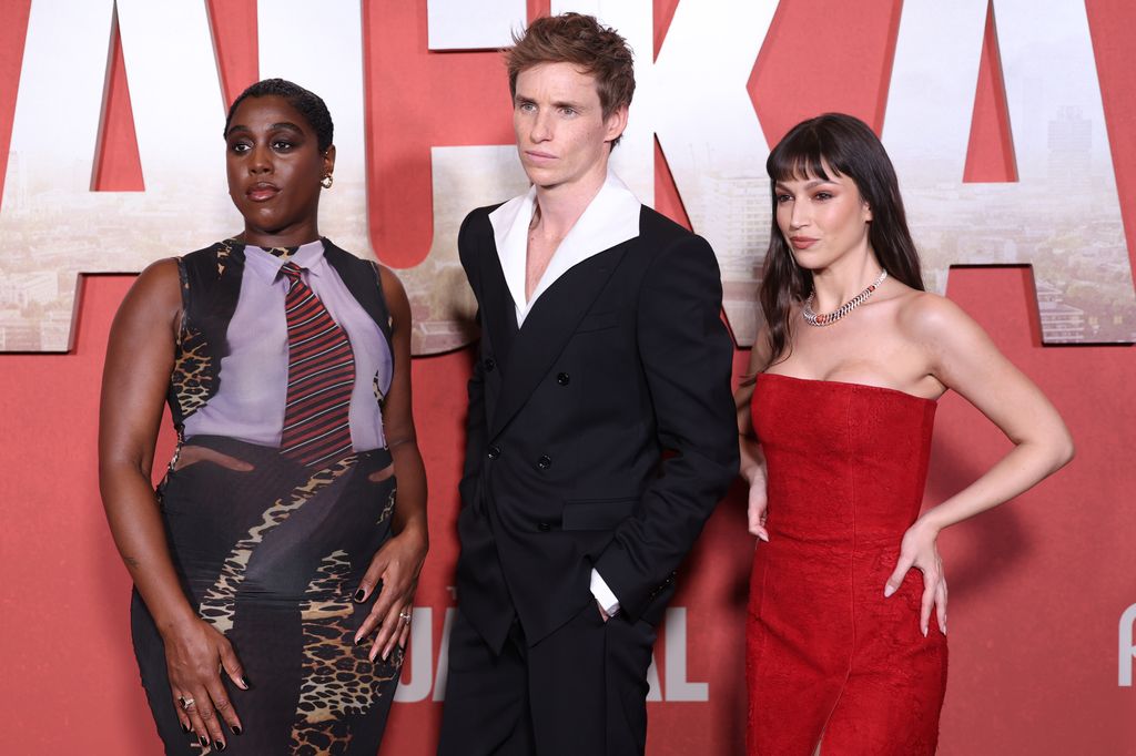 Lashana Lynch, Eddie Redmayne y Úrsula Corberó en la premier de la serie 'Chacal' en Nueva York