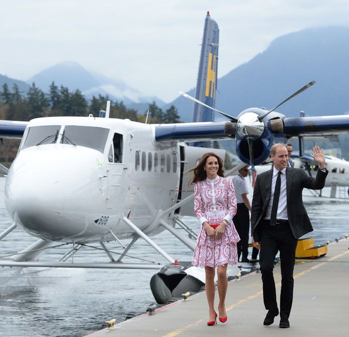 La llegada de los Duques de Cambridge a Vancouver ha sido una de sus más memorables hasta la fecha y el recibimiento de los canadienses antológico, cuando ayer por la mañana la pareja real se embarcó en el segundo día de su gira por Canadá a bordo de un hidroavión
