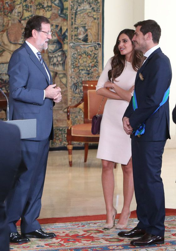 Sara Carbonero e Iker Casillas charlando con Mariano Rajoy durante su visita al Palacio de la Moncloa
