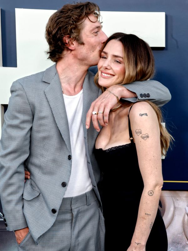 Jeremy Allen White y Addison Timlin