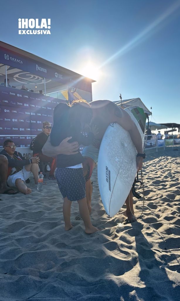 El actor se mostró muy orgullos de la valentía que mostró Leoncito en este viaje donde comenzó con sus lecciones de surf.