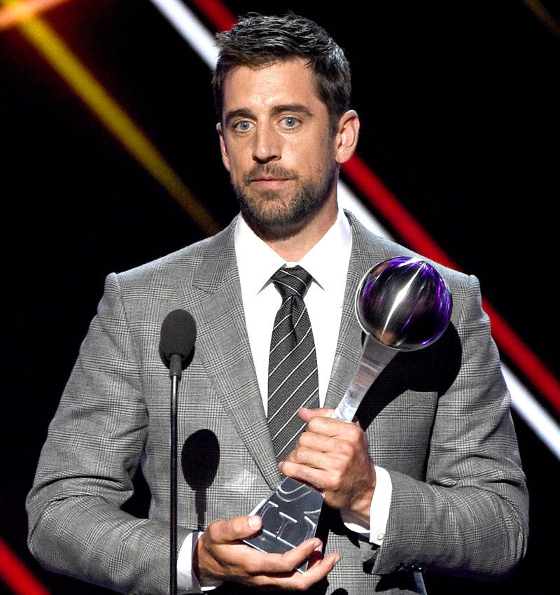 Aaron Rodgers recoge su premio al MVP de la temporada