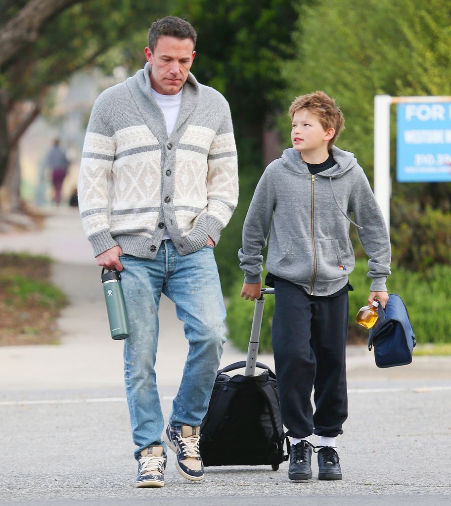 Ben Affleck y su hijo Samuel paseando por Santa Mónica