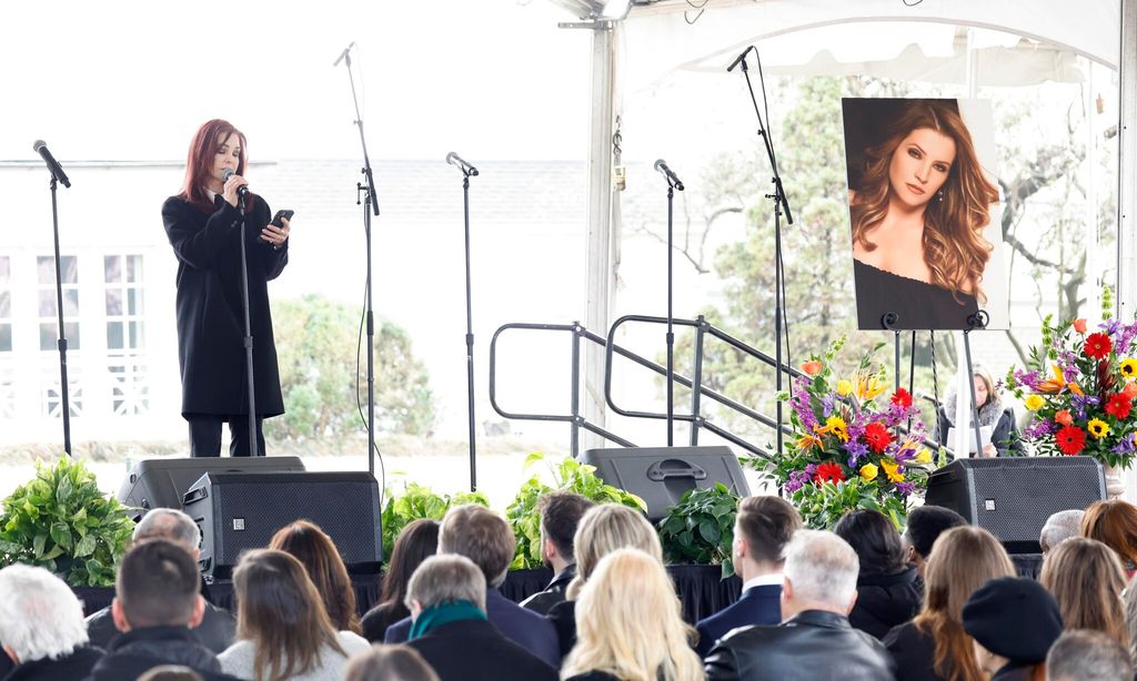 Priscilla Presley en el funeral público de su hija Lisa Marie