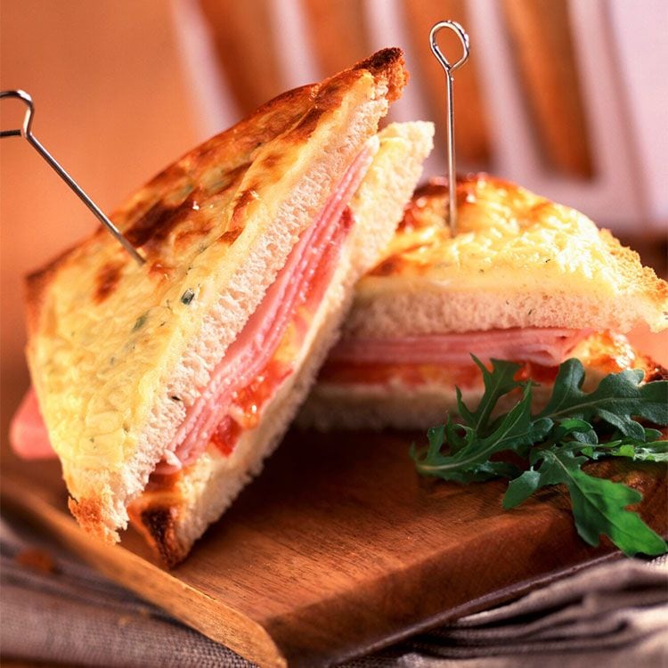 Sándwich de queso Arzúa, jamón y tomate