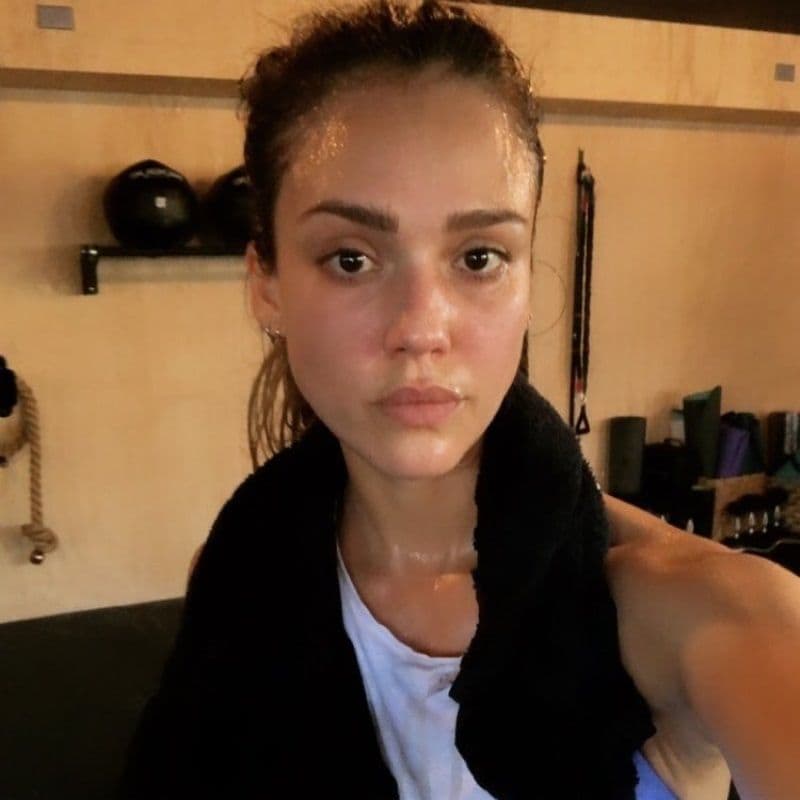 Jjessica Alba tras su rutina cardiovascular. 