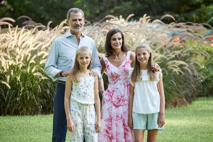 La reina Letizia junto a su familia 