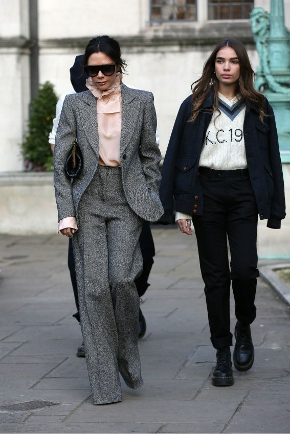 Hana Cross y Victoria Beckham