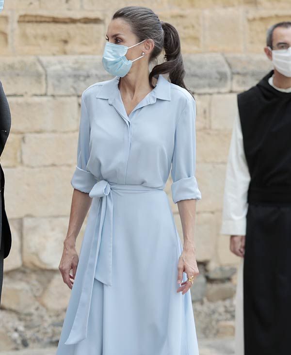 Reina Letizia con vestido camisero 