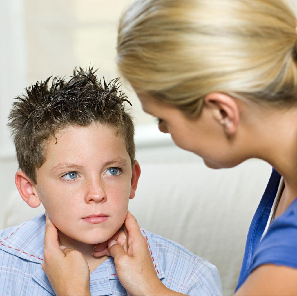 Niño en el pediatra