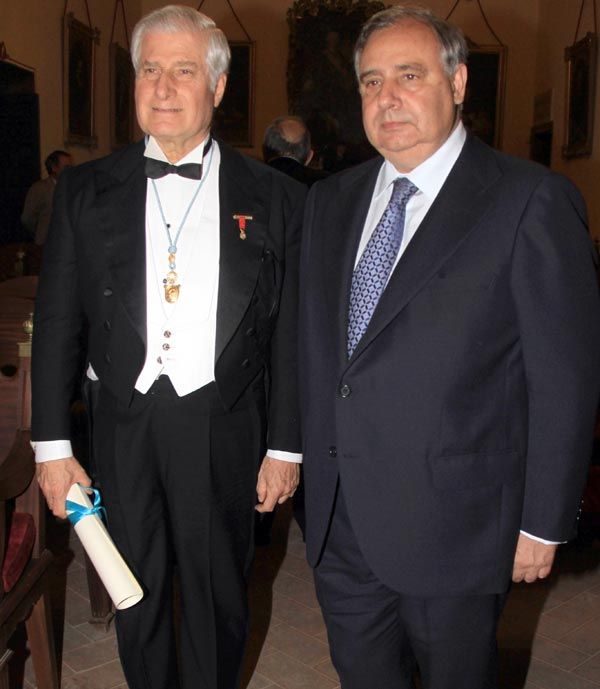 Carlos estuvo acompañado por su hermano Fernando en el primer acto al que acudió tras ser nombrado oficialmente duque de Alba
