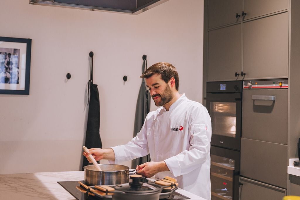 Santifoods durante la preparación de un plato