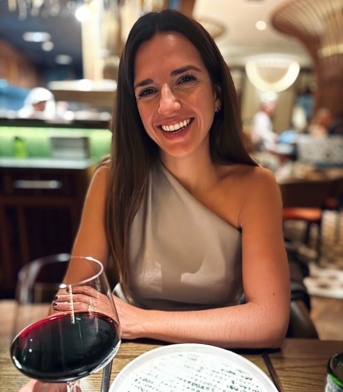 Cristina Gutiérrez en un restaurante
