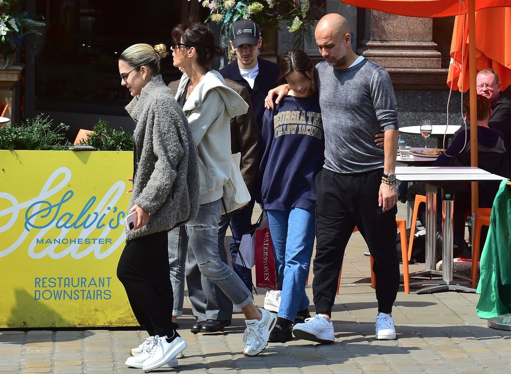 Guardiola con sus hijos y su esposa Cristina en Manchester