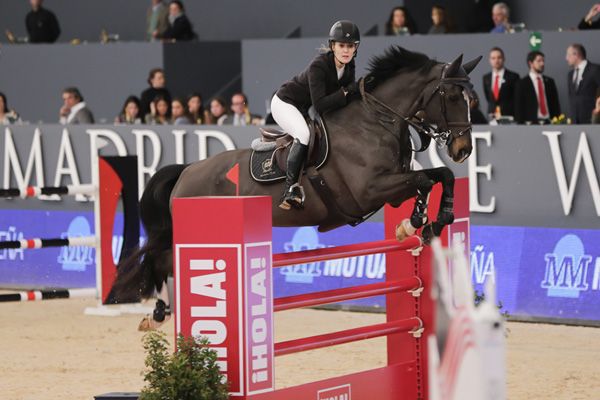 A lomos de su caballo, no consiguió el resultado esperado, ya que derribó algunos obstáculos a su paso (Foto: Marina Press)
