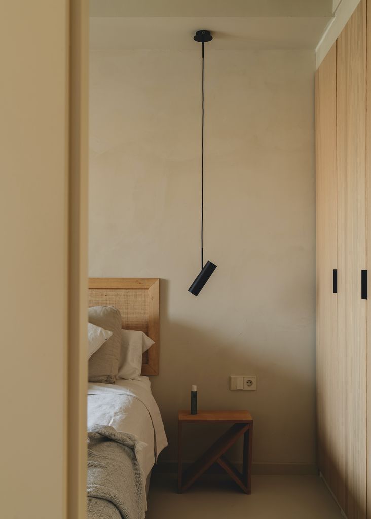 Dormitorio con decoración minimalista