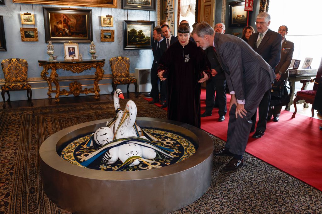 El rey Felipe VI asiste a la inauguración de la muestra 'Flamboyant. Joana Vasconcelos en el Palacio de Liria'