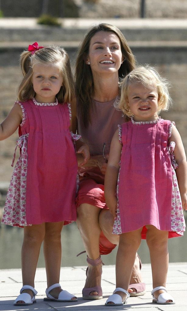 reina letizia con sus hijas leonor y sof a