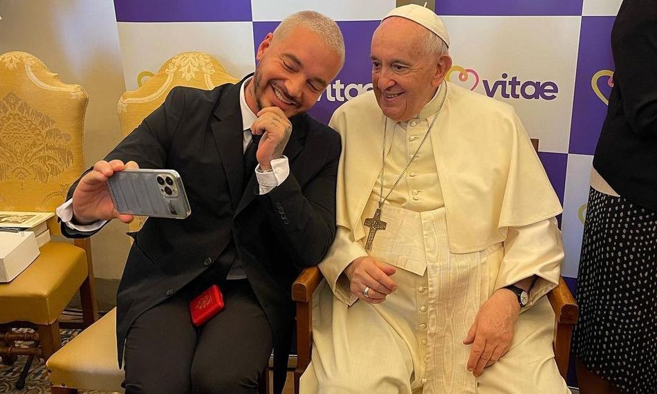 J Balvin y el Papa Francisco