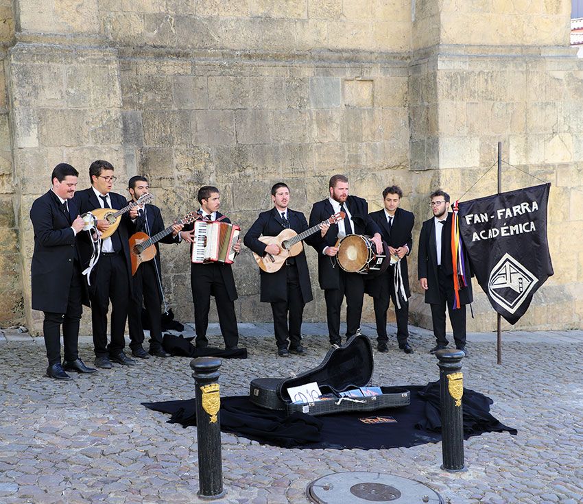 coimbra-Estudiantes-cantando