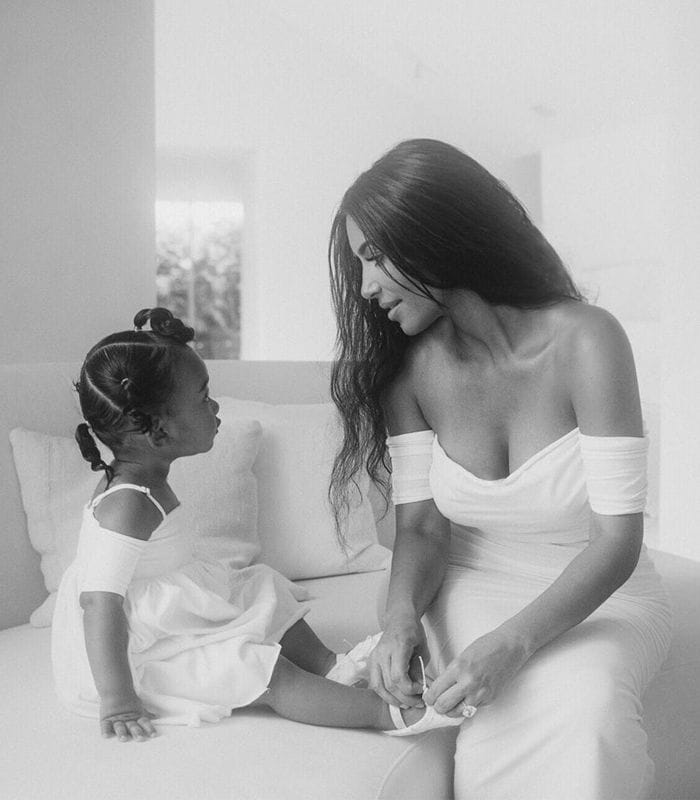 Kim Kardashian y su hija 