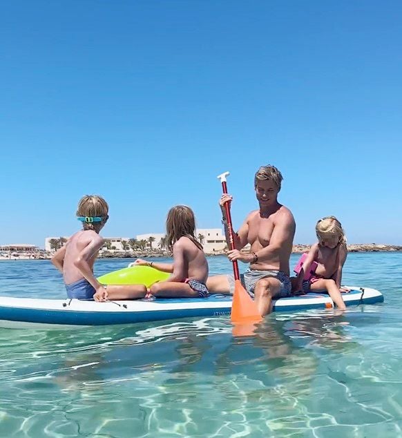 Carlos Baute y Astrid Klisans de vacaciones en Formentera en julio de 2024