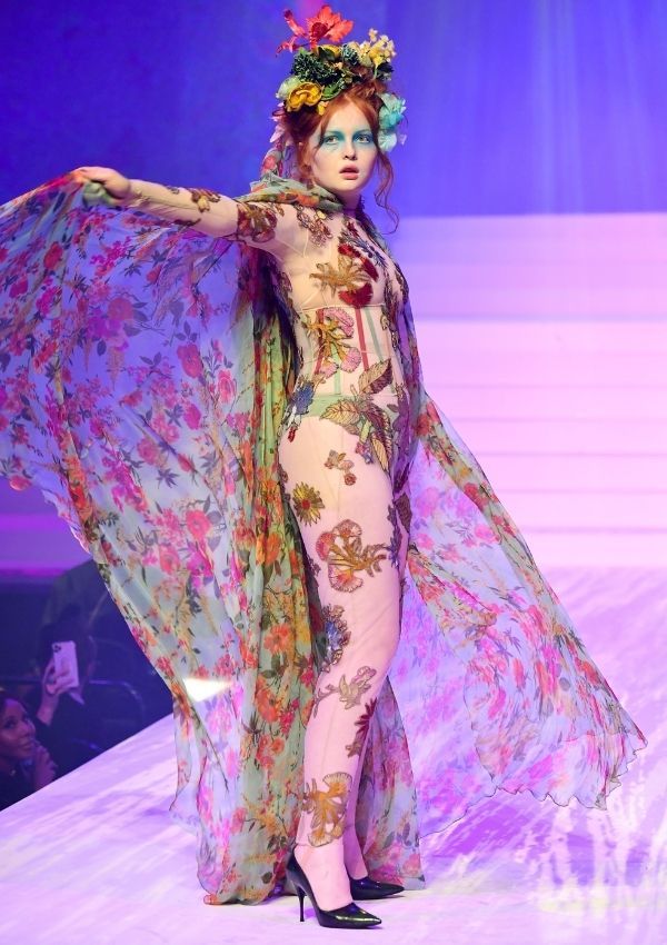 Tess Mcmillan durante el desfile Alta Costura de Jean-Paul Gaultier en París 