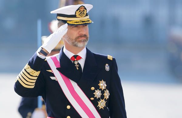 Don Felipe lució las máximas condecoraciones como Jefe Supremo de los ejércitos
