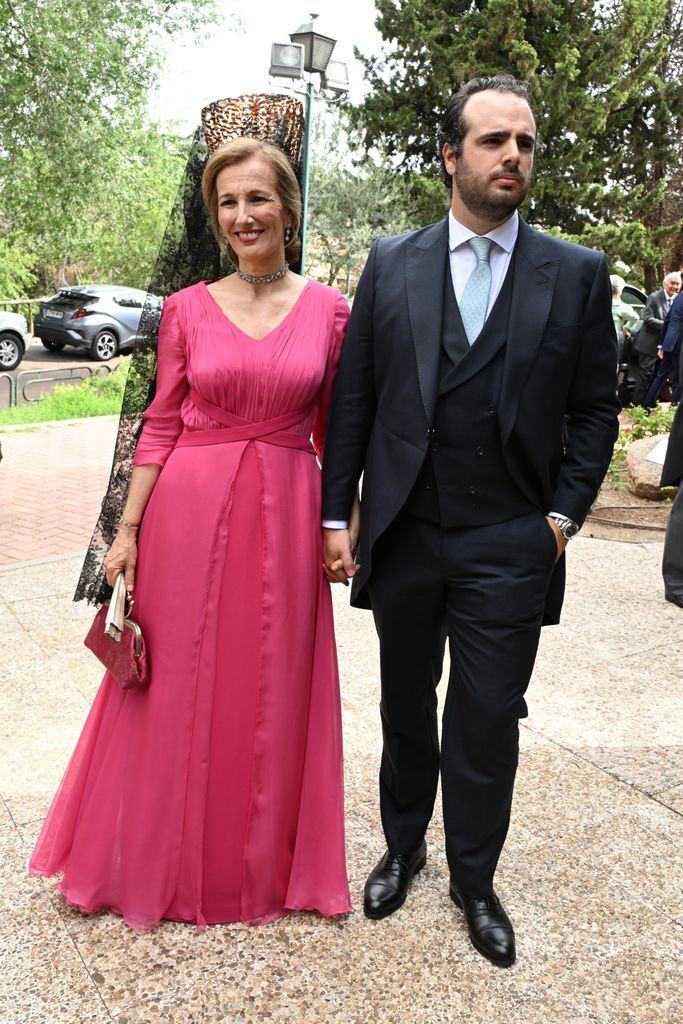 Álvaro Winzer con su madrina de boda. Boda de Natalia Alfonsín. Junio de 2024. Madrid