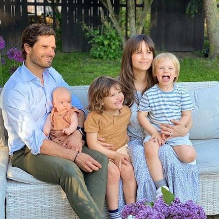 Carlos Felipe y Sofia de Suecia con sus tres hijos