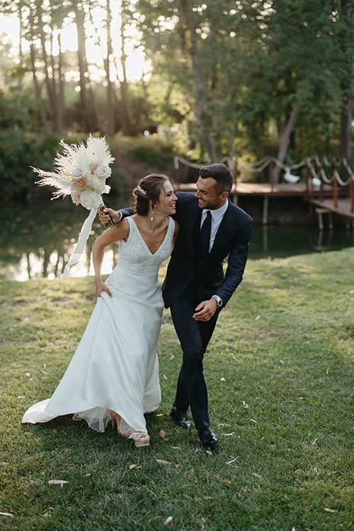 Boda junto a un lago