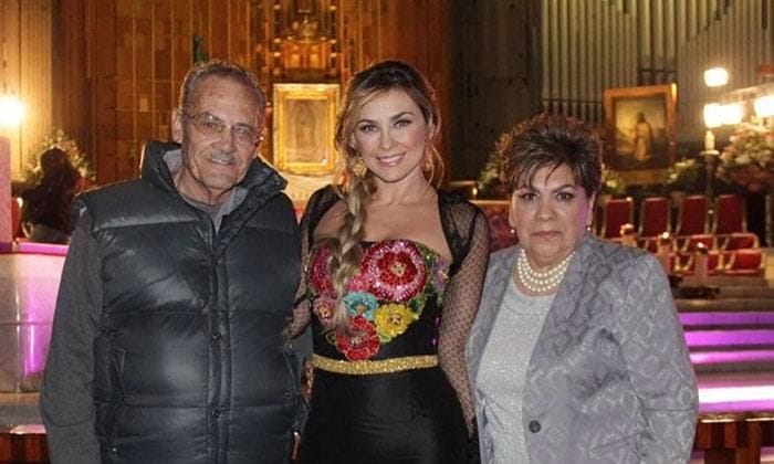 Aracely Arámbula y sus papás