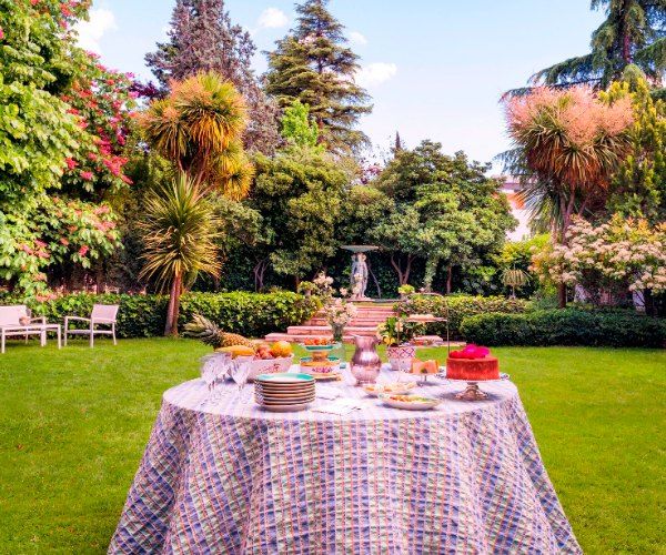 Los jardines tienen cabida suficiente para celebrar una boda íntima, en pleno centro de Madrid.
