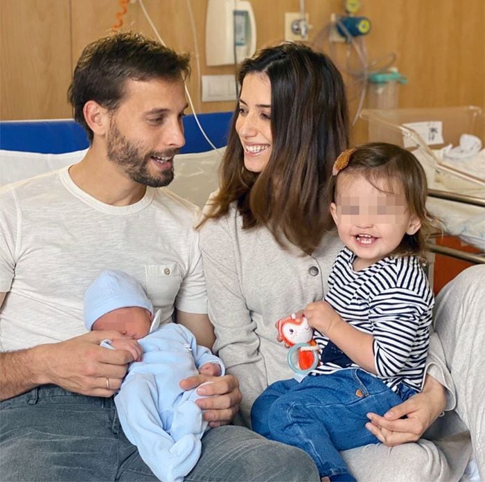 Sergio Canales y Cris Llorens, felices tras darle la bienvenida a su segundo hijo