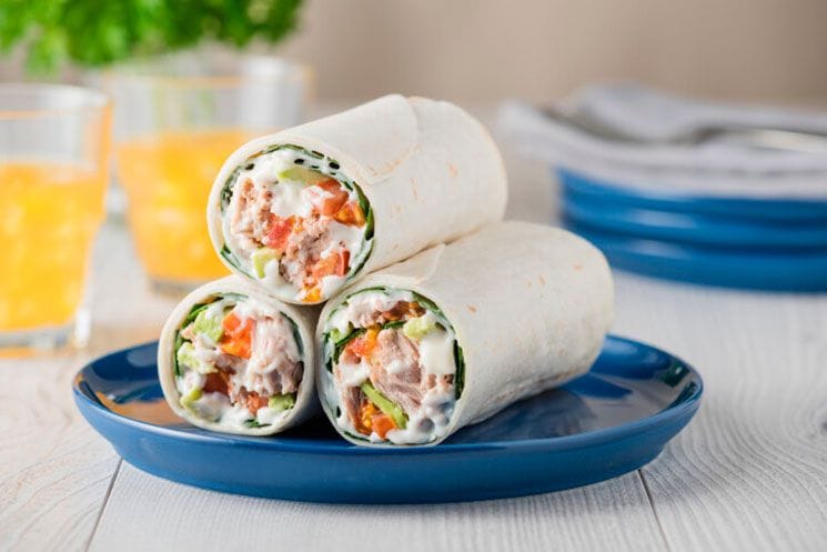 'Wraps' de atún, aguacate y tomate