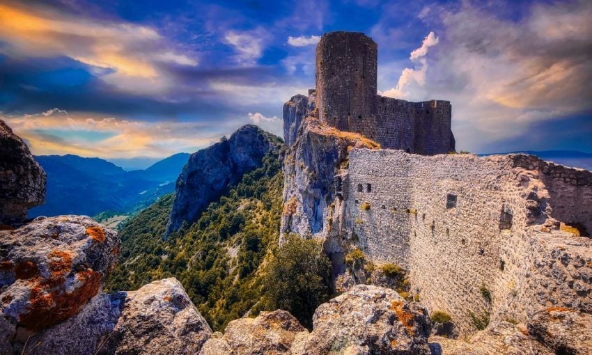 Atardecer en el castillo cátaro de Peyrepertuse en el sur de Francia