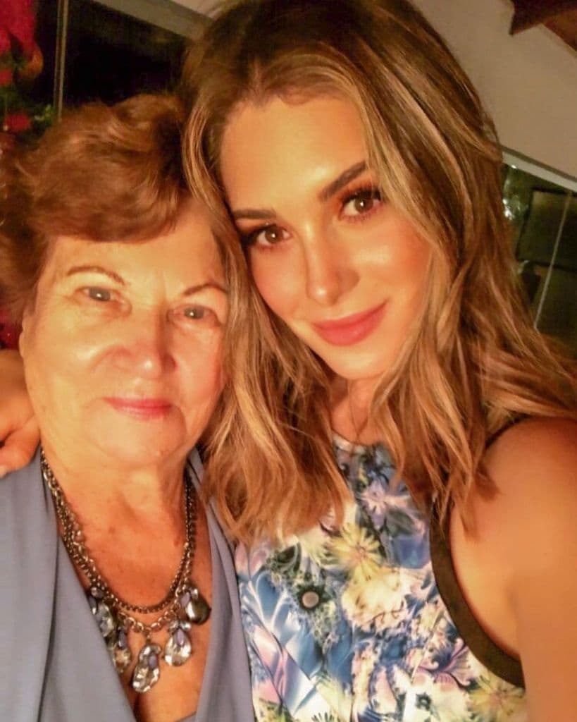 Juliana Barrientos con su amada abuelita