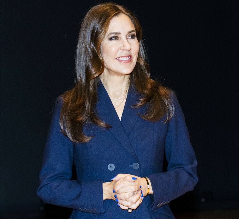 Mary de Dinamarca sorprende con sus uñas azules