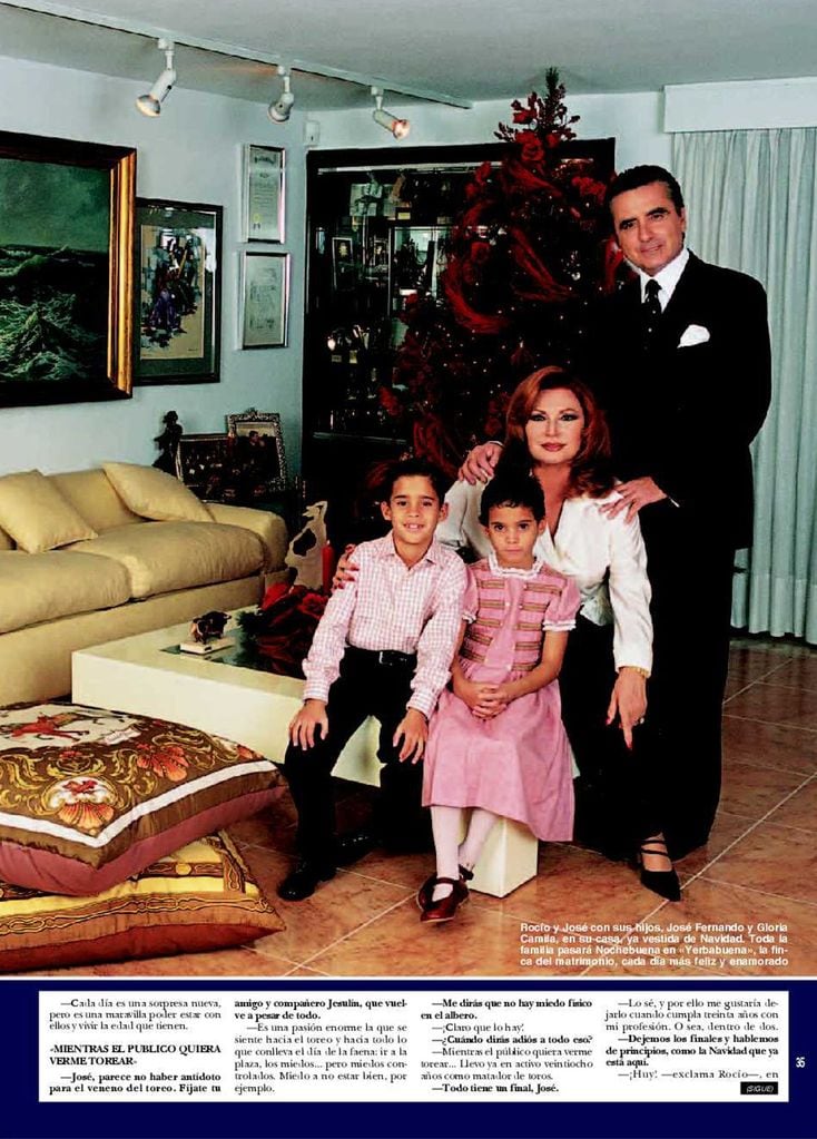 PDF Hola 3045.Diciembre 2002 . Casa la Moraleja .Navidad . Jose Ortega Cano y Rocio Jurado con sus hijos José Fernando y Gloria Camila.